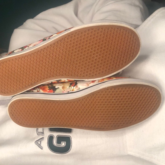 Vans - Picture 2 of 4